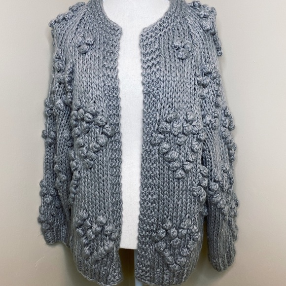 Entro Knotted Chunky Gray Sweater Size M Soft Chunky Hearts Cozy Warm - Picture 3 of 5